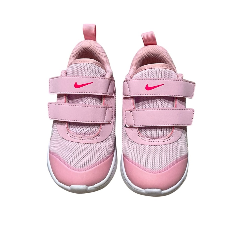 Nike 9c Sneaker. Like New.